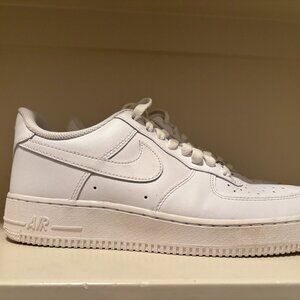 NIKE AIR FORCE 1 ‘07 SIZE 9.5 WOMENS